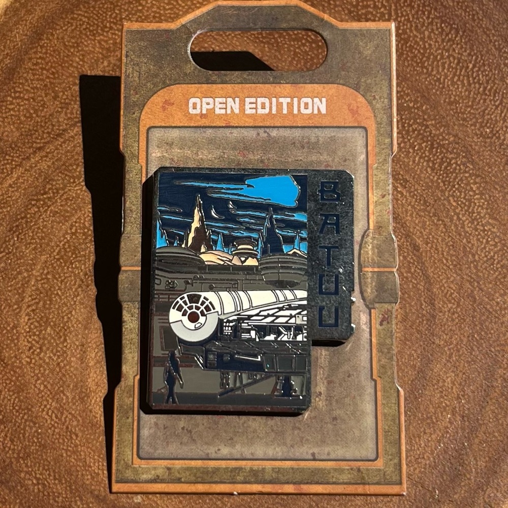 NEW DisneyTrading Pin 135250 Galaxy’s Edge Black Spire Outpost & MilleniumFalcon